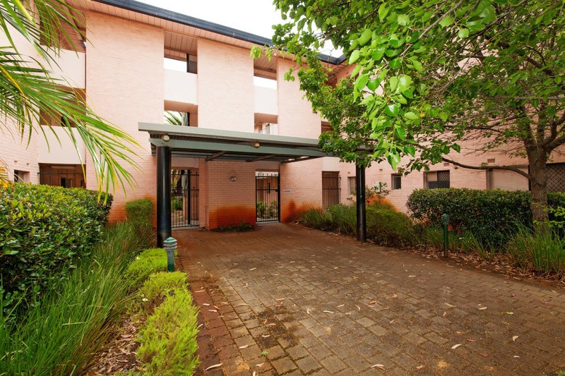 Photo - Unit 13/4 Canham Way, Orelia WA 6167 - Image 1