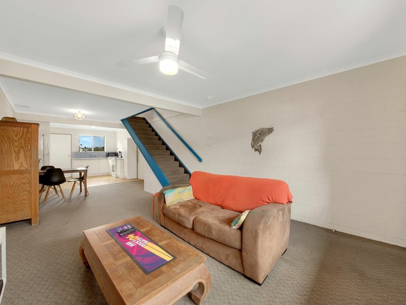 Photo - Unit 1/4 Elizabeth Street, Tannum Sands QLD 4680 - Image 3