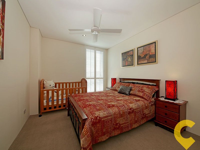 Photo - Unit 14/17 Marine Parade, Redcliffe QLD 4020 - Image 11