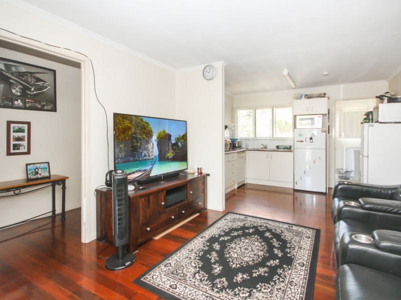 Photo - Unit 1/5 Hill Parade, Clontarf QLD 4019 - Image 3