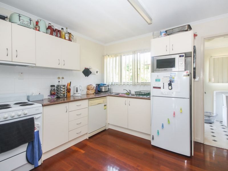 Photo - Unit 1/5 Hill Parade, Clontarf QLD 4019 - Image 4