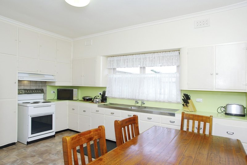 Photo - Unit 1/6 Torquay Road, Belmont VIC 3216 - Image 5