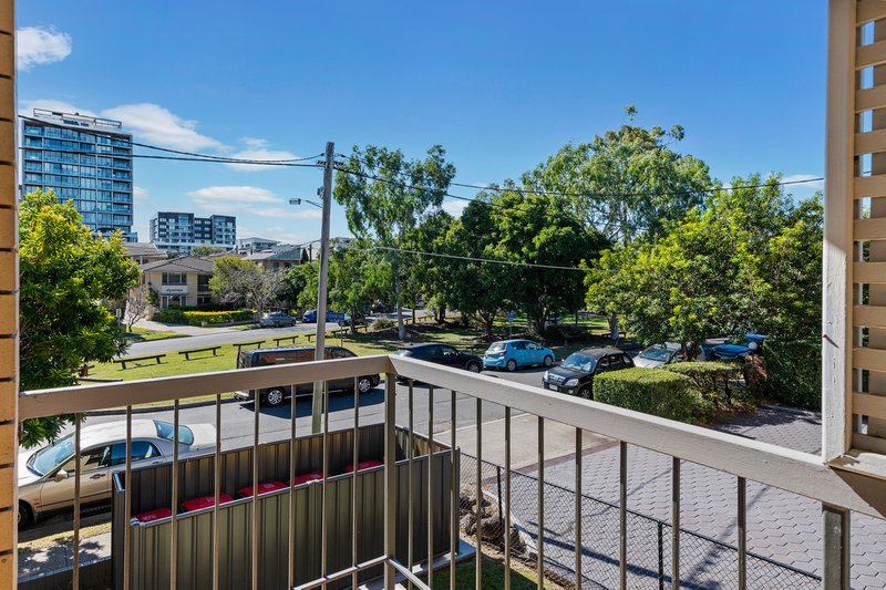 Photo - Unit 1/68 Norman Drive, Chermside QLD 4032 - Image 5