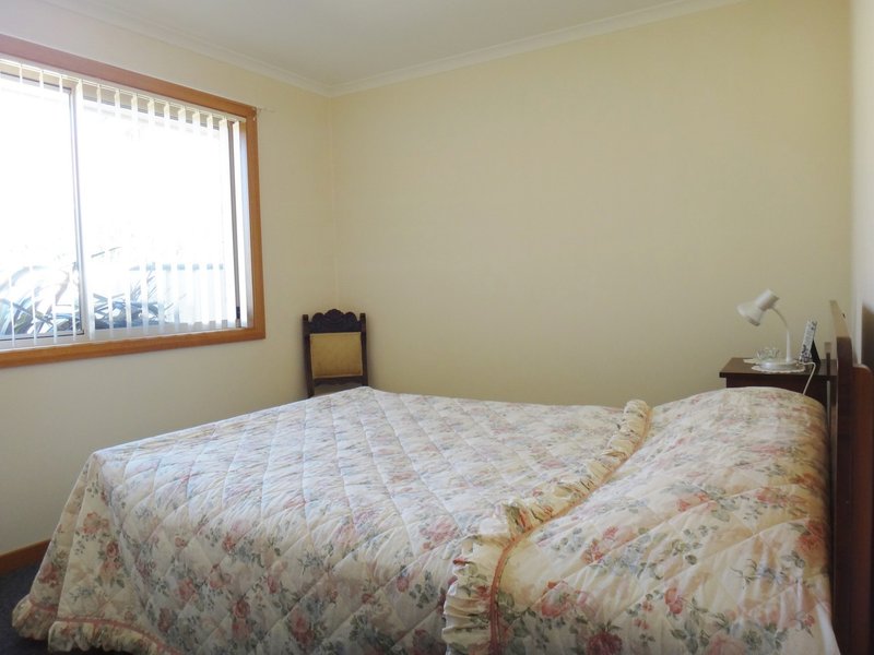 Photo - Unit 1/7 Heather Place, St Helens TAS 7216 - Image 4