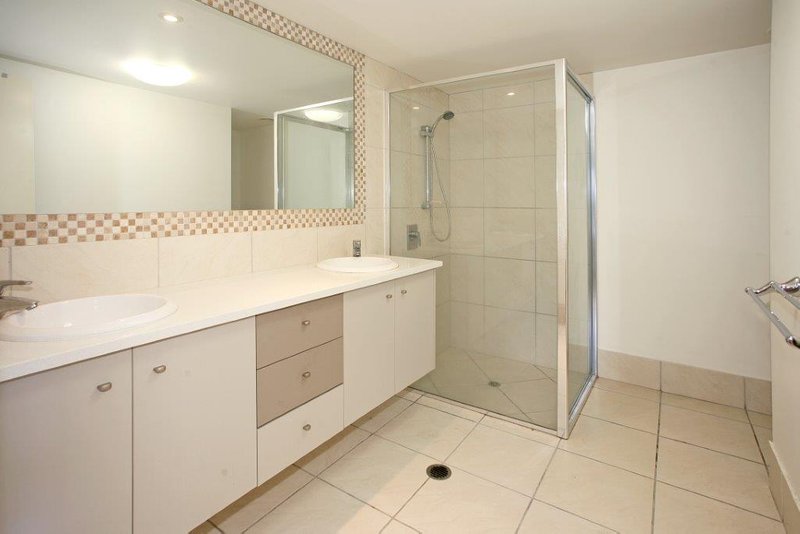 Photo - Unit 17/1 Grenada Way, Kawana Island QLD 4575 - Image 5