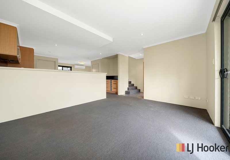 Photo - Unit 17/40 Hollins Bend, Madeley WA 6065 - Image 5