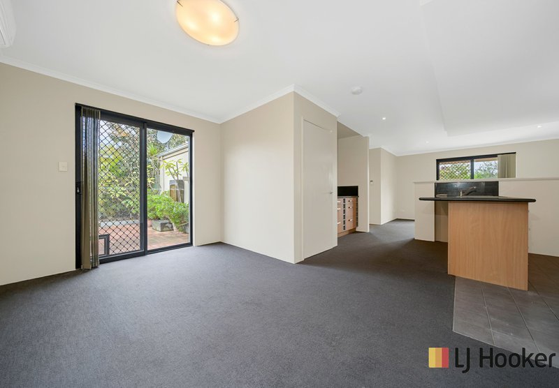 Photo - Unit 17/40 Hollins Bend, Madeley WA 6065 - Image 7