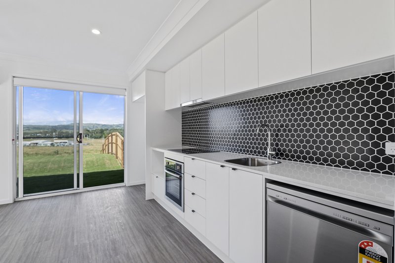 Photo - Unit 1/8 Corinne Place, Dugandan QLD 4310 - Image 4