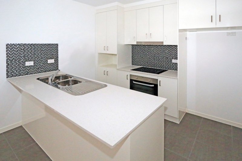 Photo - Unit 2 / 18 Bruce Hiskins Court, Norman Gardens QLD 4701 - Image 3