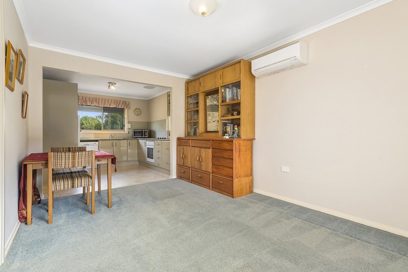 Photo - Unit 2, 1939 Mt Macedon Road, Woodend VIC 3442 - Image 5