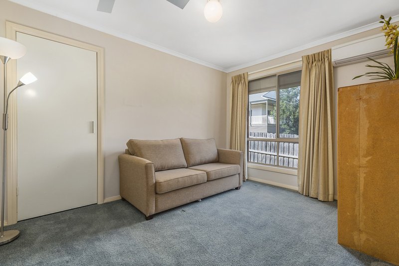 Photo - Unit 2, 1939 Mt Macedon Road, Woodend VIC 3442 - Image 7