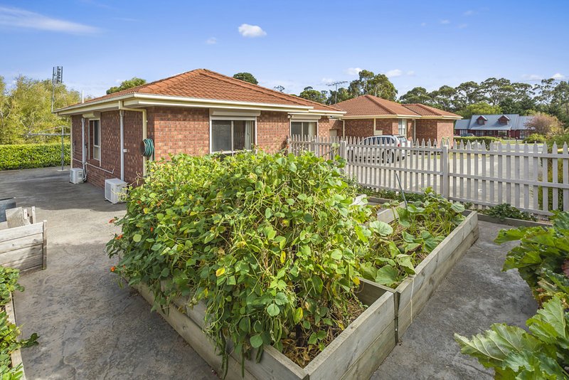 Photo - Unit 2, 1939 Mt Macedon Road, Woodend VIC 3442 - Image 9