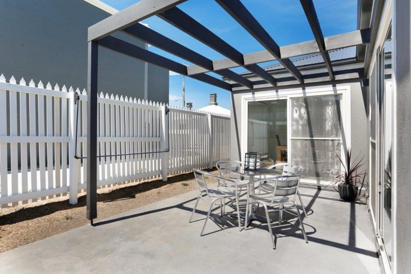 Photo - Unit 2, 5 Brompton Road, Bellambi NSW 2518 - Image 6