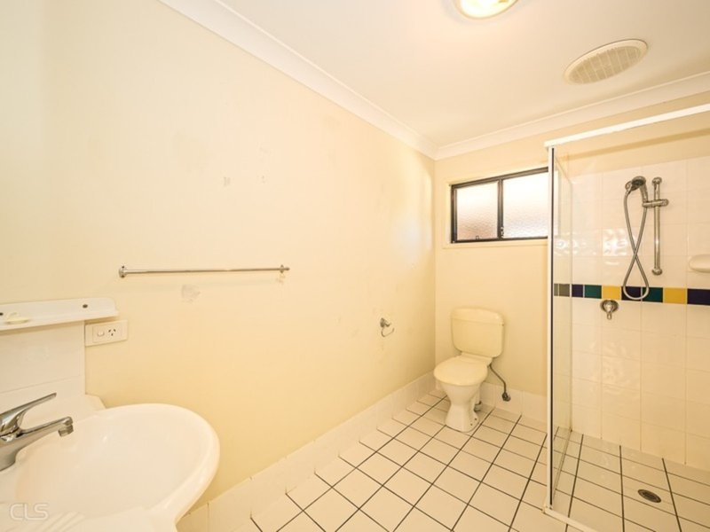 Photo - Unit 2 Seabreeze Court, Sandstone Point QLD 4511 - Image 7