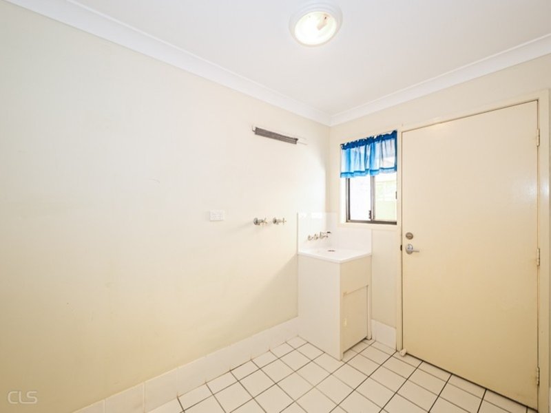 Photo - Unit 2 Seabreeze Court, Sandstone Point QLD 4511 - Image 8