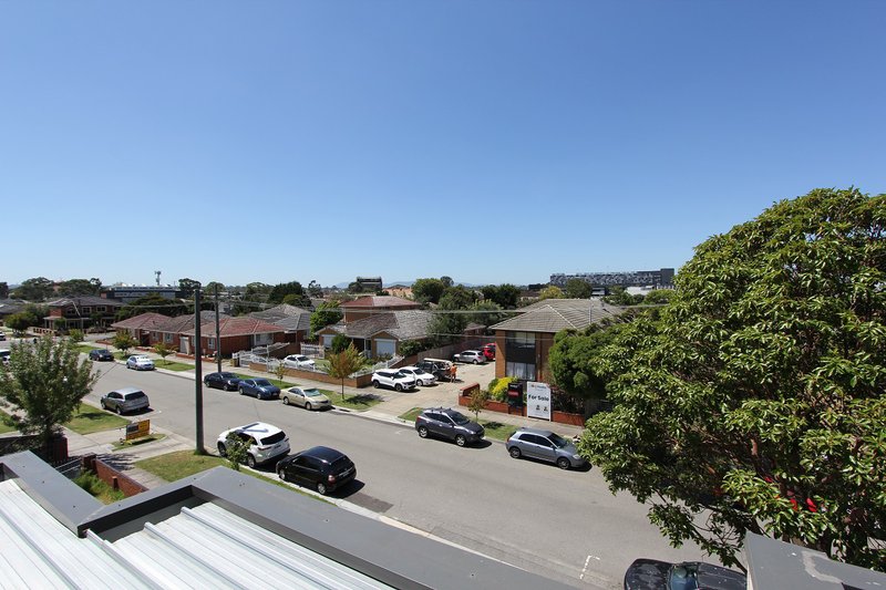 Photo - Unit 201/20 Royal Avenue, Springvale VIC 3171 - Image 9