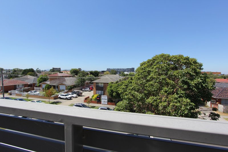 Photo - Unit 201/20 Royal Avenue, Springvale VIC 3171 - Image 10