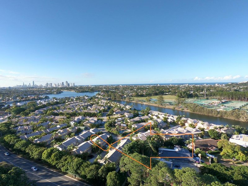 Photo - Unit 201/215 Cottesloe Drive, Mermaid Waters QLD 4218 - Image 6