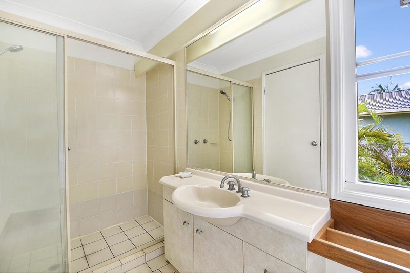 Photo - Unit 201/215 Cottesloe Drive, Mermaid Waters QLD 4218 - Image 9