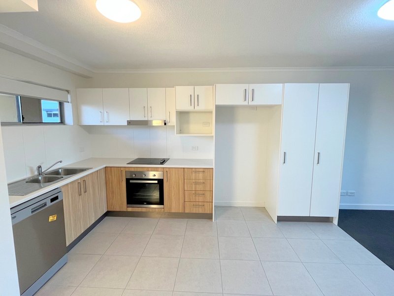 Photo - Unit 202/27 Webster Road, Deception Bay QLD 4508 - Image 5