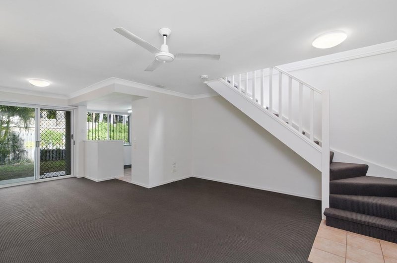 Photo - Unit 204/215 Cottesloe Drive, Mermaid Waters QLD 4218 - Image 2