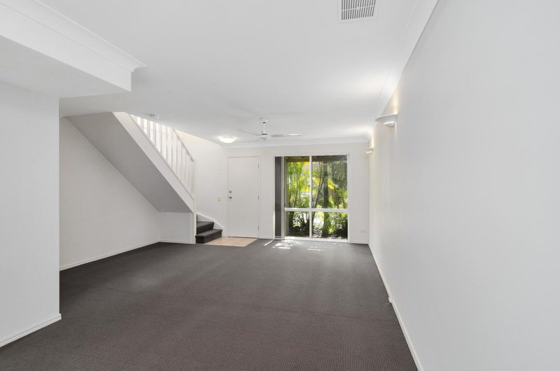 Photo - Unit 204/215 Cottesloe Drive, Mermaid Waters QLD 4218 - Image 4