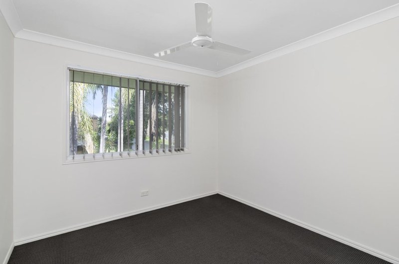 Photo - Unit 204/215 Cottesloe Drive, Mermaid Waters QLD 4218 - Image 5