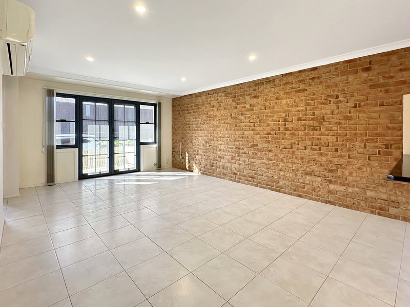 Photo - Unit 2/1-3 Glebe Ave , Goulburn NSW 2580 - Image 2