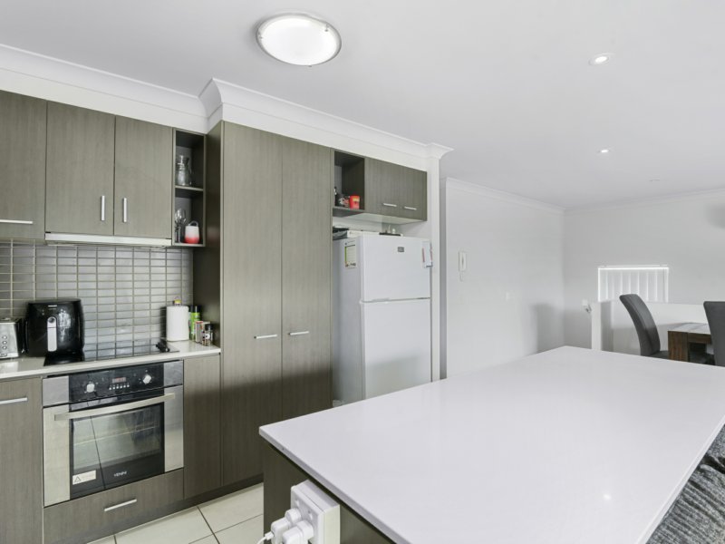 Photo - Unit 2/1 Alvey Court, Mudgeeraba QLD 4213 - Image 3