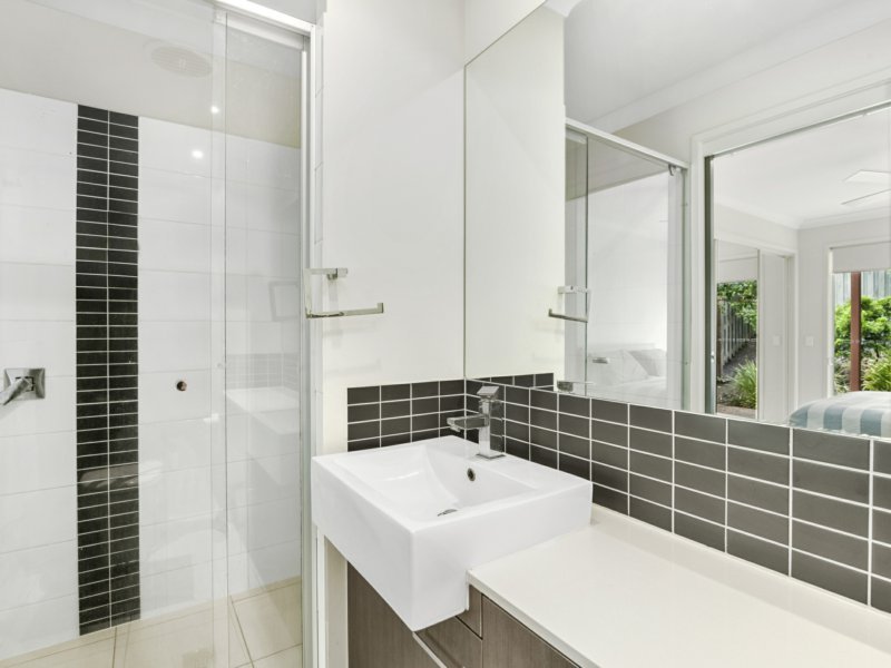 Photo - Unit 2/1 Alvey Court, Mudgeeraba QLD 4213 - Image 9