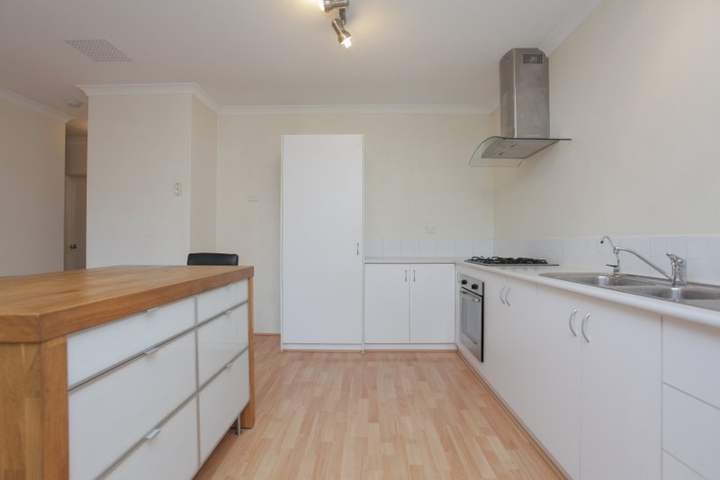 Photo - Unit 2/104 Station Street, East Cannington WA 6107 - Image 4