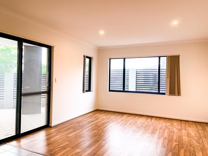Photo - Unit 2/130 President Street, Kewdale WA 6105 - Image 1