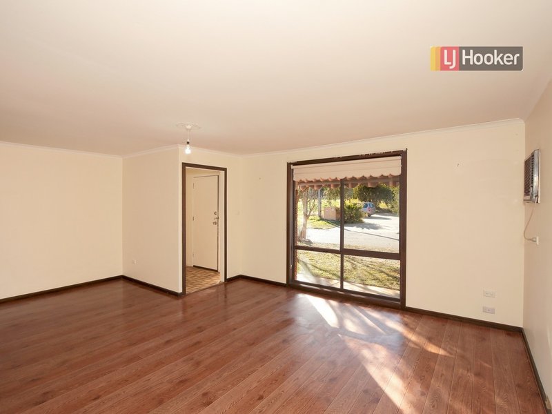 Photo - Unit 2/14 Wiradjuri Crescent, Wagga Wagga NSW 2650 - Image 2