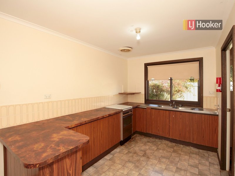 Photo - Unit 2/14 Wiradjuri Crescent, Wagga Wagga NSW 2650 - Image 4