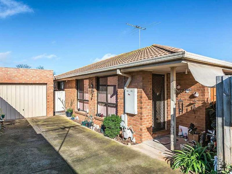 Unit 2/15 Acacia Crescent, Melton South VIC 3338