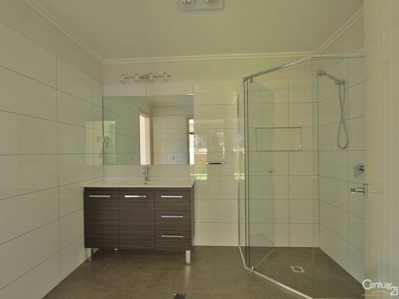 Photo - Unit 2/17 Honour Avenue, Lawson NSW 2783 - Image 5