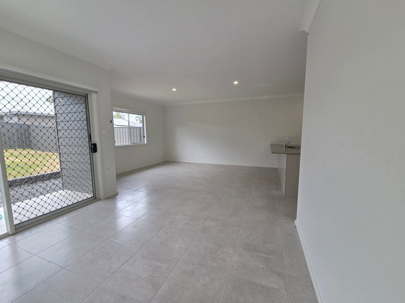 Photo - Unit 2/18 Crossing Street, Bellbird NSW 2325 - Image 7