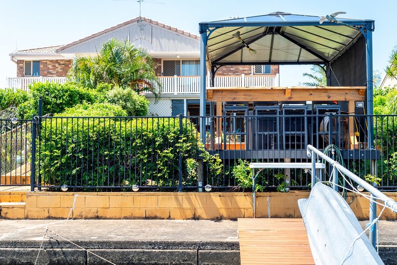 Photo - Unit 2/18 Hoya Crescent, Bongaree QLD 4507 - Image 1