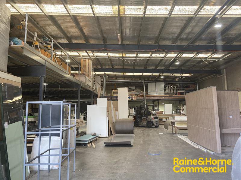 Photo - Unit 2/18 Stennett Road, Ingleburn NSW 2565 - Image 2