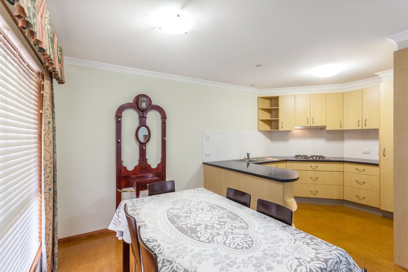 Photo - Unit 2/2 Garde Street, Centenary Heights QLD 4350 - Image 4