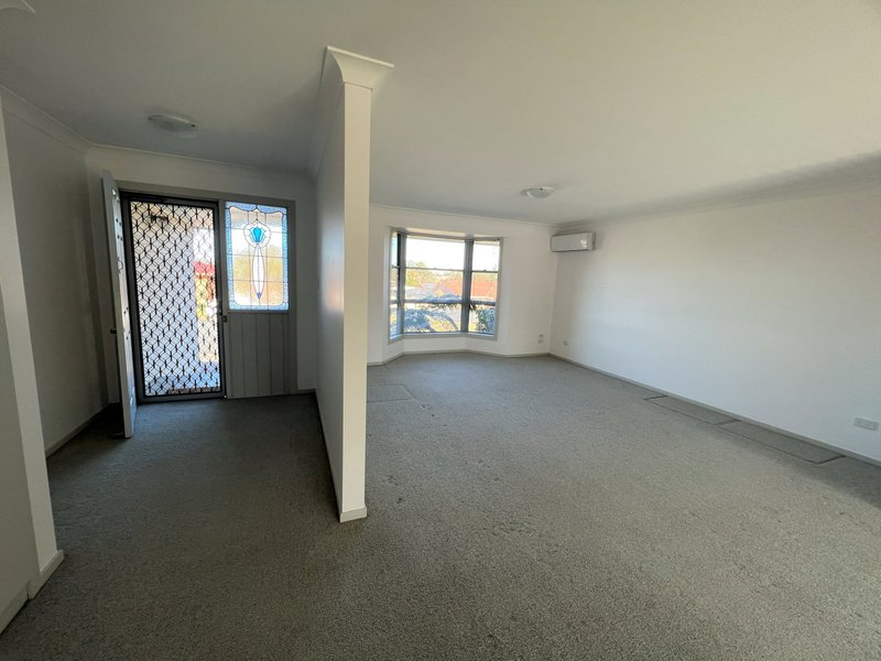 Photo - Unit 2/2 Laurina Close, Old Bar NSW 2430 - Image 5