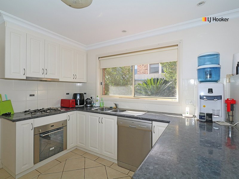 Photo - Unit 2/2 Madin Place, Estella NSW 2650 - Image 2