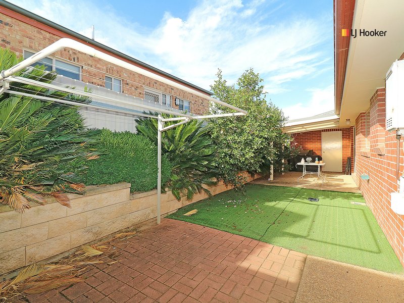 Photo - Unit 2/2 Madin Place, Estella NSW 2650 - Image 11