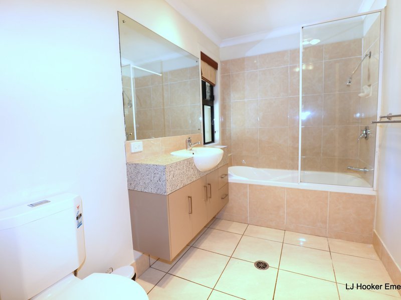 Photo - Unit 2/20 Riverview Street, Emerald QLD 4720 - Image 13