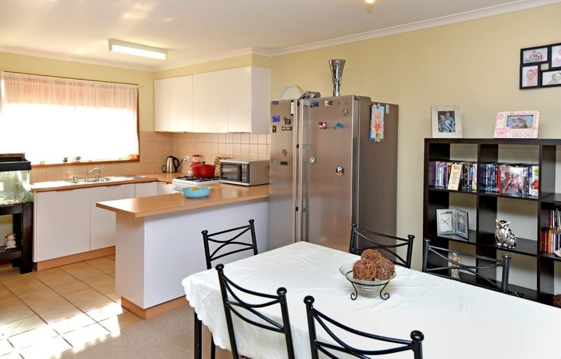 Photo - Unit 2/20 Saturn Street, Newcomb VIC 3219 - Image 8