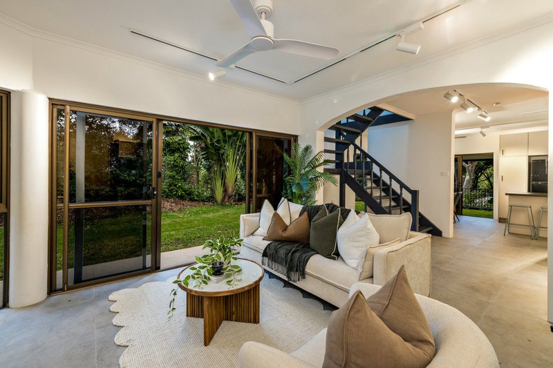 Photo - Unit 2/22-24 Collins Avenue, Edge Hill QLD 4870 - Image 1