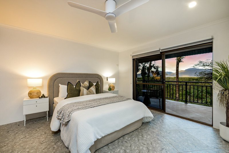 Photo - Unit 2/22-24 Collins Avenue, Edge Hill QLD 4870 - Image 7