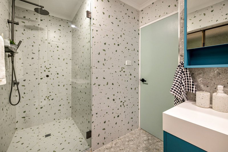 Photo - Unit 2/22-24 Collins Avenue, Edge Hill QLD 4870 - Image 14