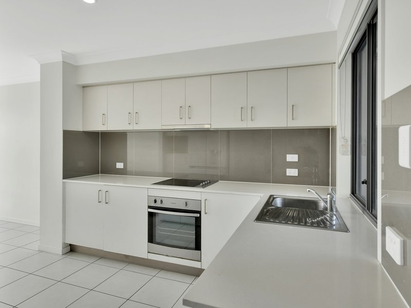 Photo - Unit 2/22 Windsor Street, Flagstone QLD 4280 - Image 3