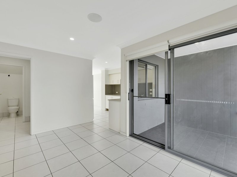 Photo - Unit 2/22 Windsor Street, Flagstone QLD 4280 - Image 4